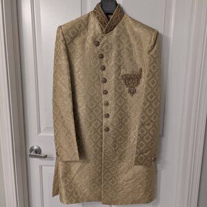 Gold sherwani, M